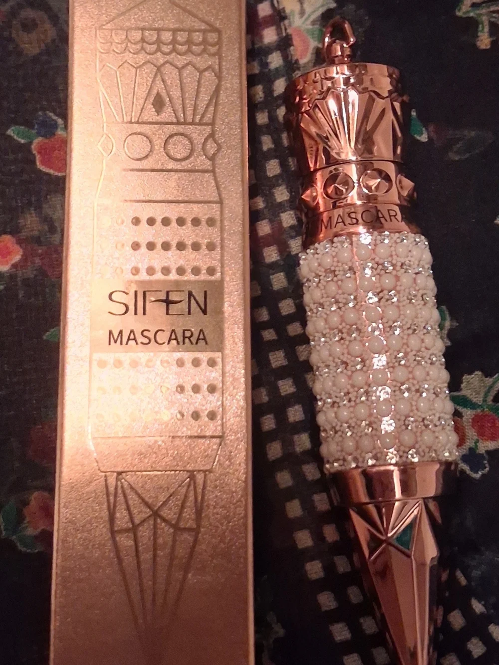 Sifen Mascara in Rose Gold with Pearl Beaded Case